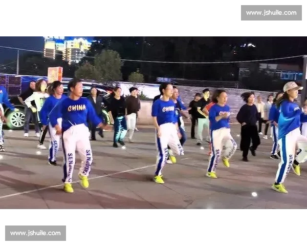 《凌晨四点的赛场角逐：激情与坚持共舞的极限对决》