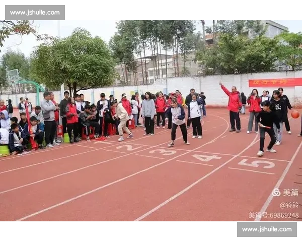 奔跑点燃赛道激情用呐喊书写青春荣光的跑步比赛加油稿集体梦想篇